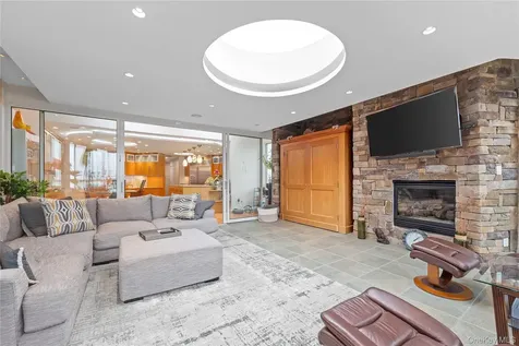 1010 Seawane Drive Hewlett Harbor NY 11557