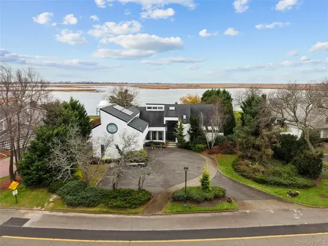1010 Seawane Drive Hewlett Harbor NY 11557