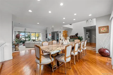 1010 Seawane Drive Hewlett Harbor NY 11557