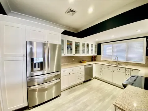 131 6th Street Greenport NY 11944