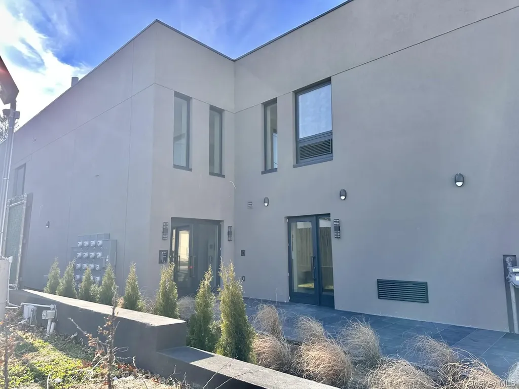 362 W Merrick Road Valley Stream NY 11580
