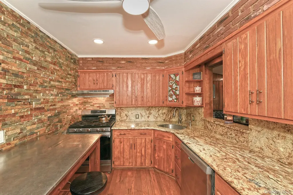 60 Connecticut Avenue Freeport NY 11520