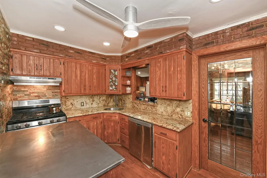 60 Connecticut Avenue Freeport NY 11520