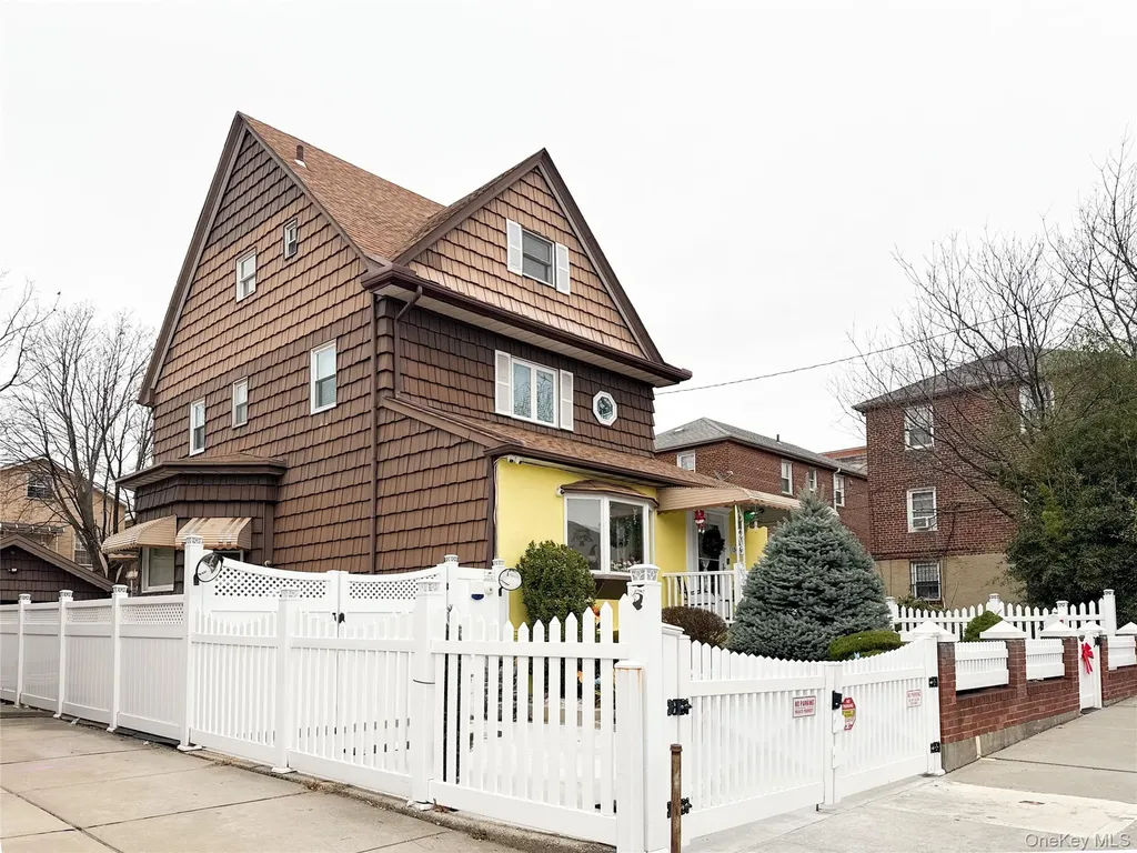 13437 58th Road Flushing NY 11355