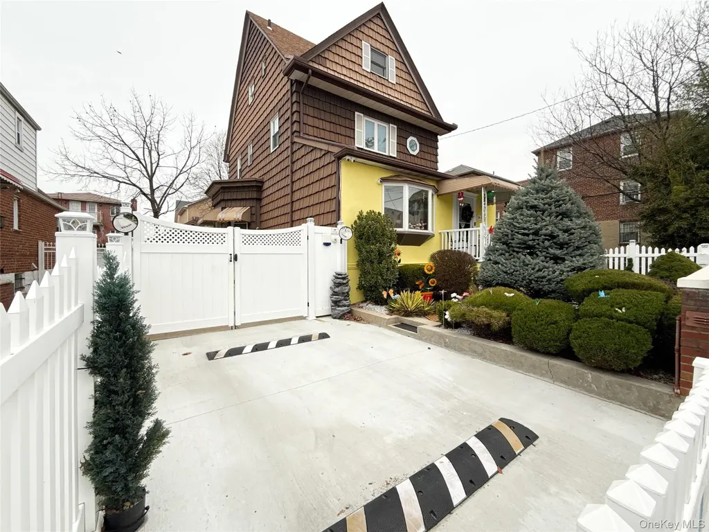 13437 58th Road Flushing NY 11355