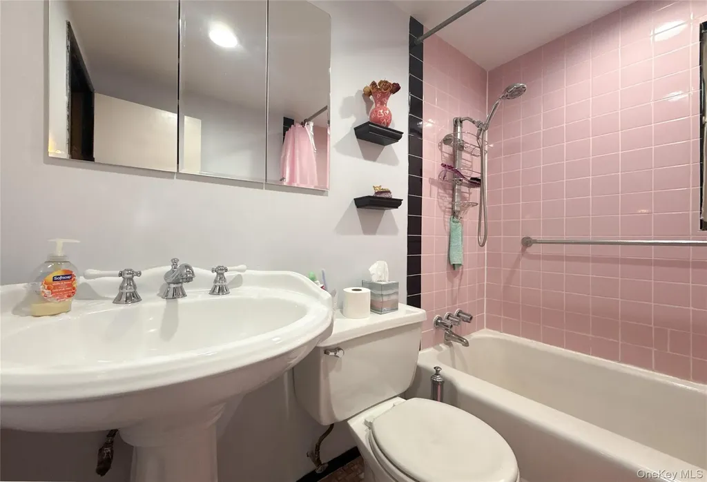 13437 58th Road Flushing NY 11355