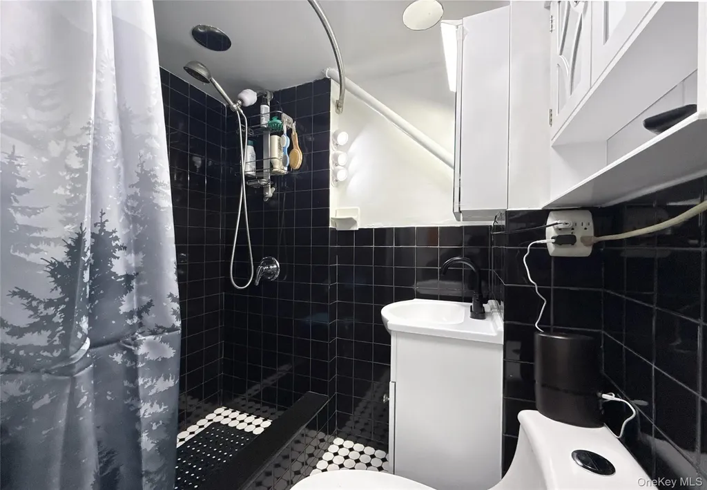 13437 58th Road Flushing NY 11355