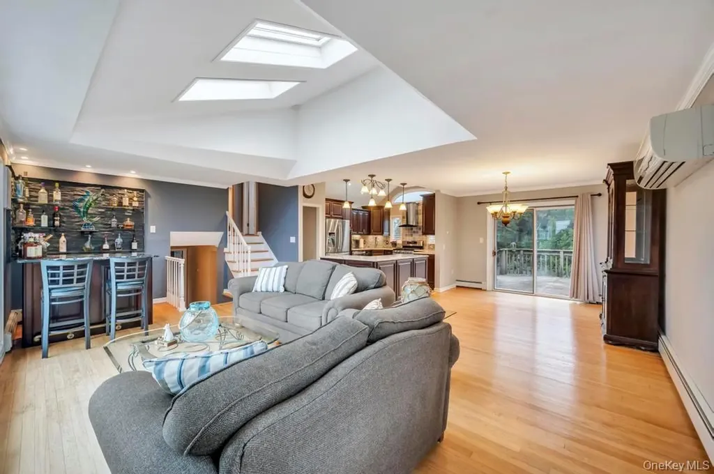 65 Waterview Avenue Massapequa NY 11758