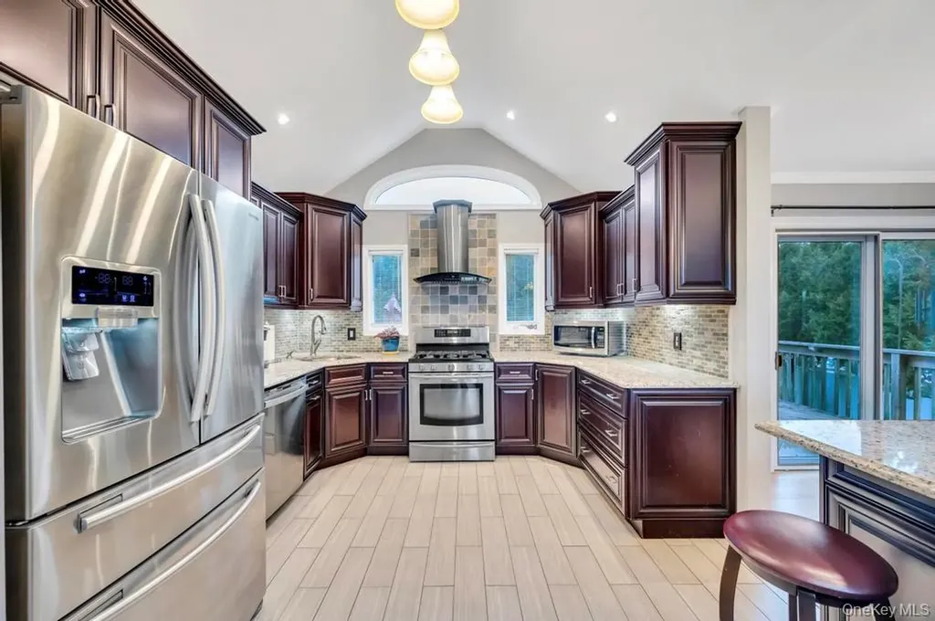 65 Waterview Avenue Massapequa NY 11758