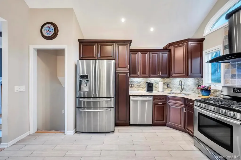 65 Waterview Avenue Massapequa NY 11758