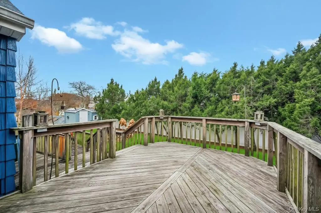 65 Waterview Avenue Massapequa NY 11758