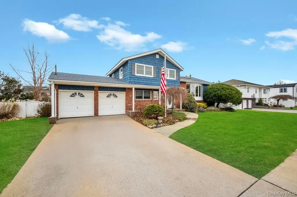 65 Waterview Avenue Massapequa NY 11758