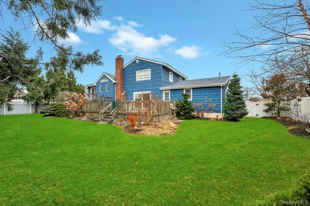 65 Waterview Avenue Massapequa NY 11758