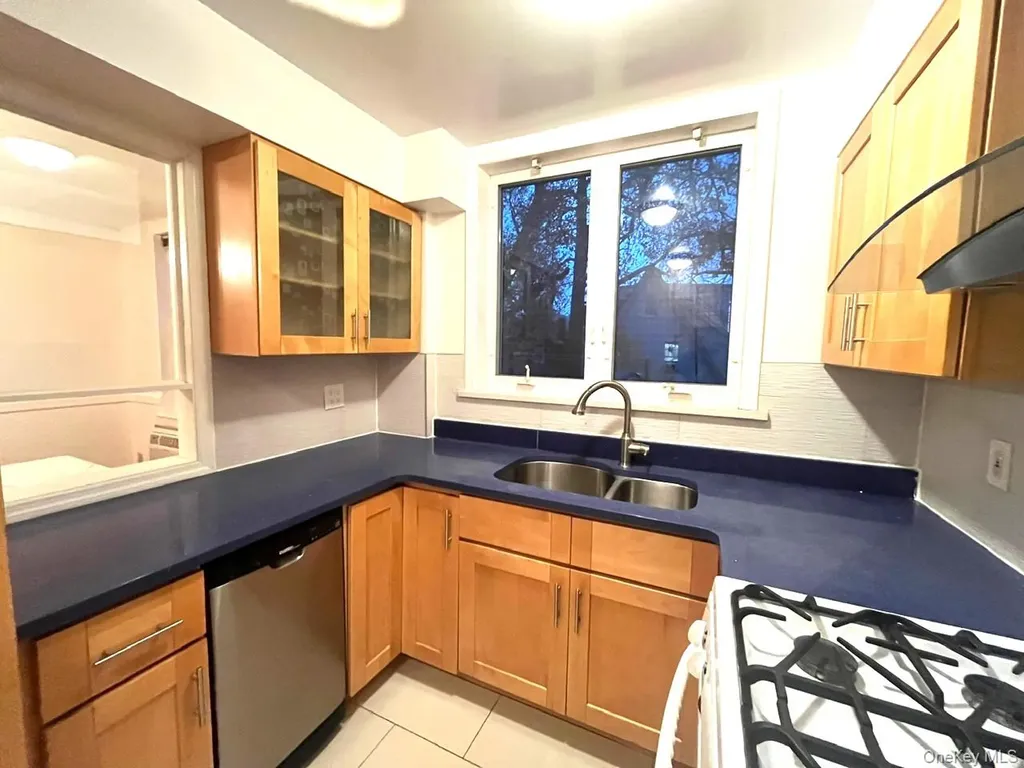 1945 Paulding Avenue Bronx NY 10462