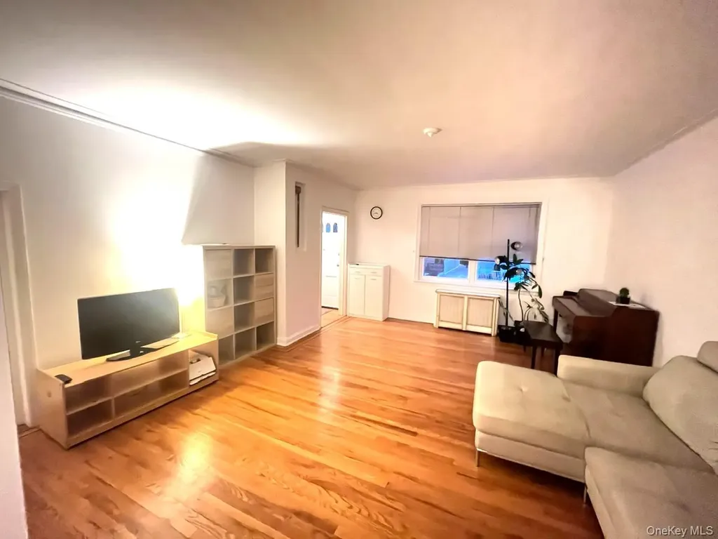 1945 Paulding Avenue Bronx NY 10462