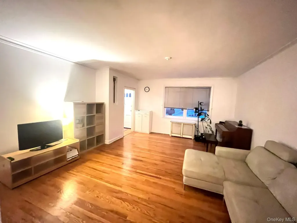 1945 Paulding Avenue Bronx NY 10462