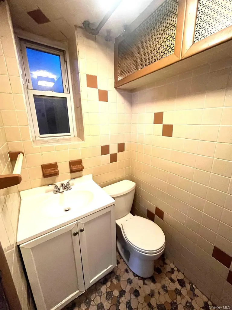 1945 Paulding Avenue Bronx NY 10462