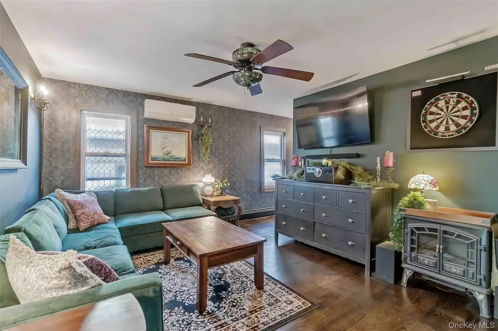 27 W 11th Road Broad Channel NY 11693