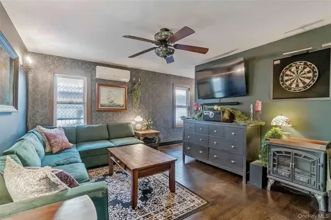 27 W 11th Road Broad Channel NY 11693