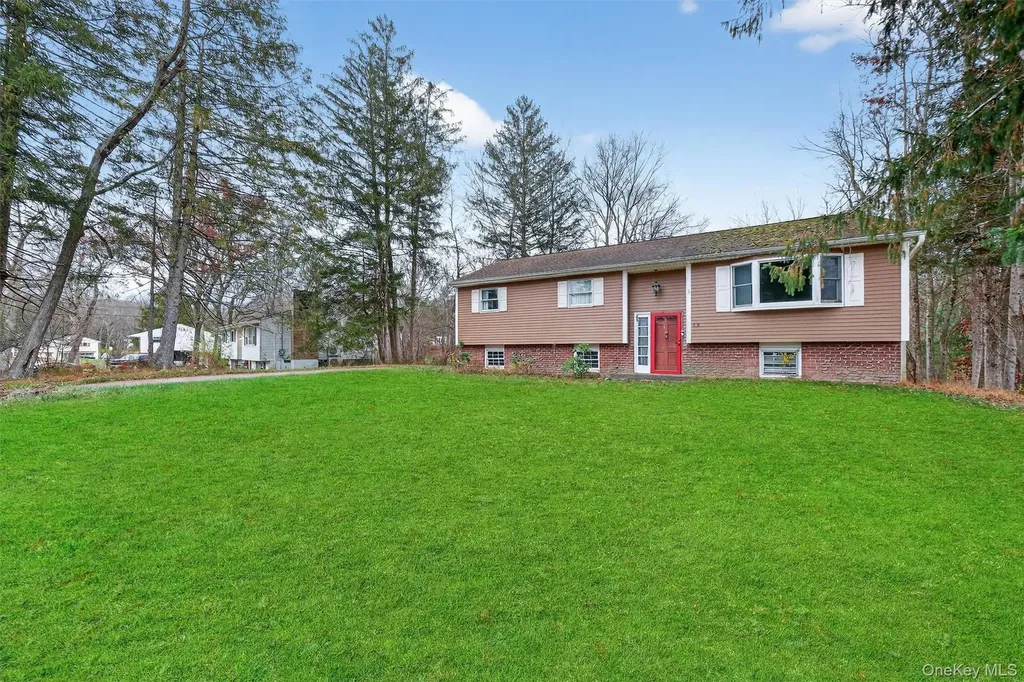 12 Robert Drive Hyde Park NY 12538