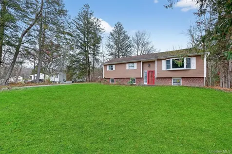 12 Robert Drive Hyde Park NY 12538