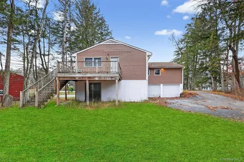 12 Robert Drive Hyde Park NY 12538