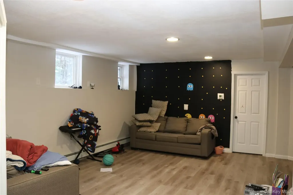 741 Peenpack Trail Sparrowbush NY 12780