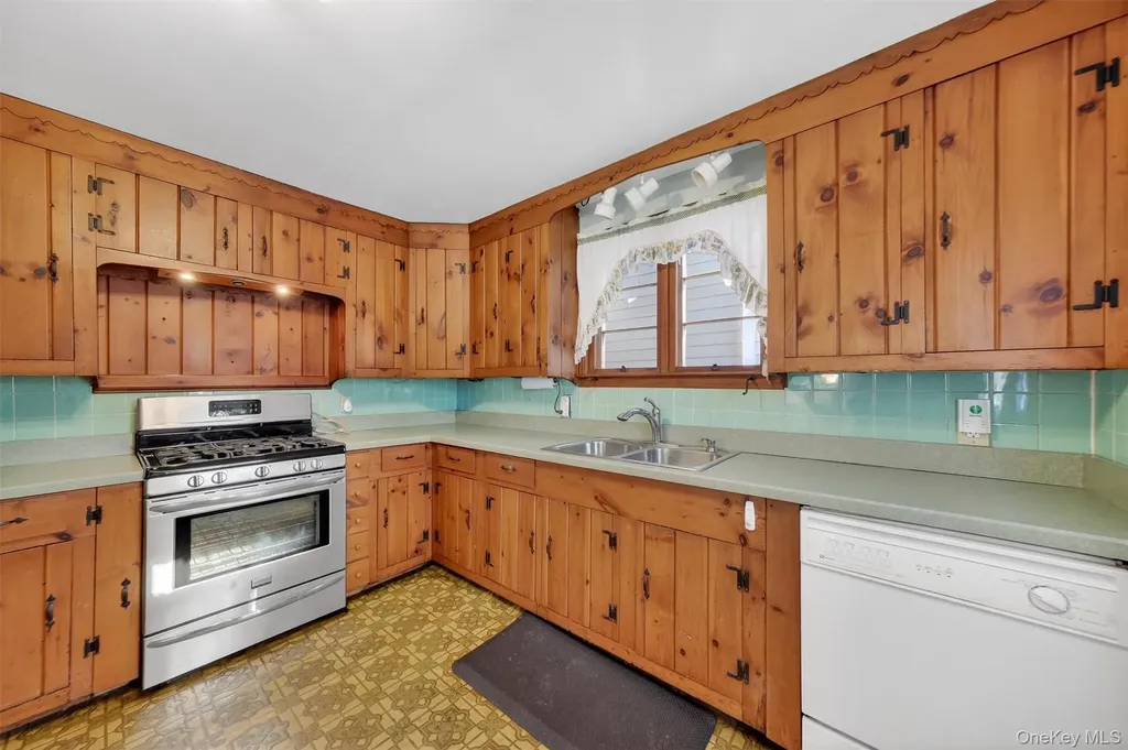 69 Beacon Street Beacon NY 12508