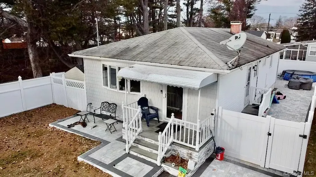 45 Amsterdam Avenue West Babylon NY 11704