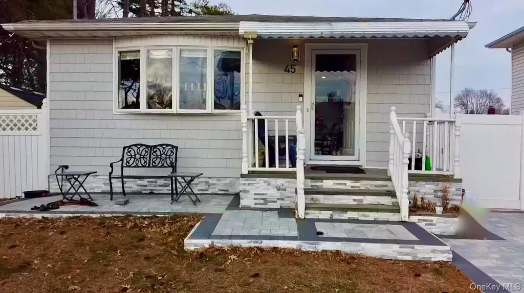 45 Amsterdam Avenue West Babylon NY 11704