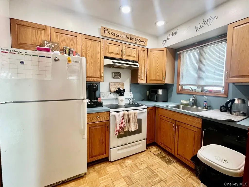 45 Amsterdam Avenue West Babylon NY 11704