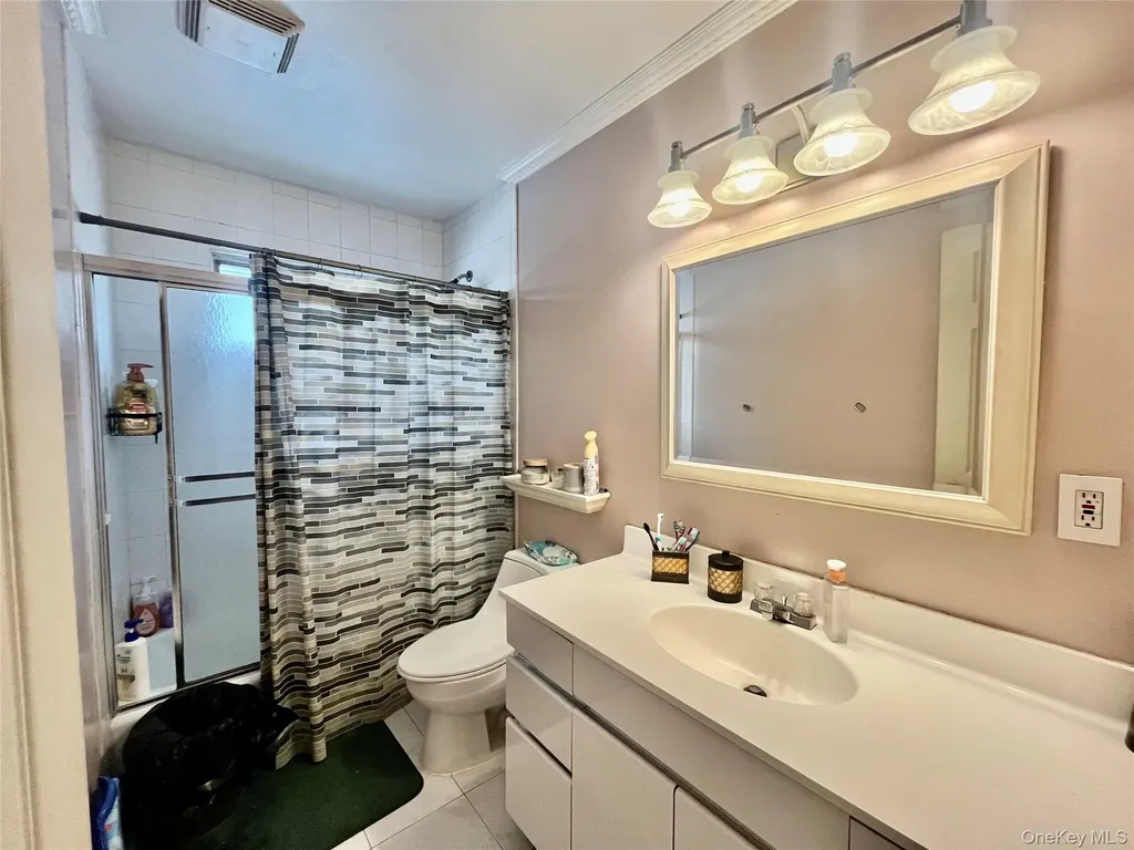 45 Amsterdam Avenue West Babylon NY 11704