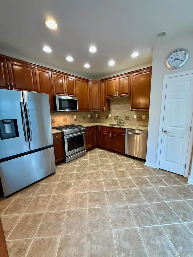 955 Huntington Drive Fishkill NY 12524