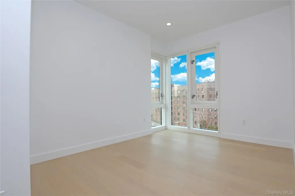 15002 Northern Bloulevard Flushing NY 11354