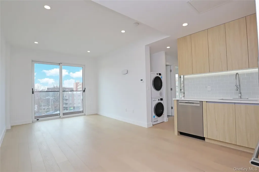 15002 Northern Bloulevard Flushing NY 11354