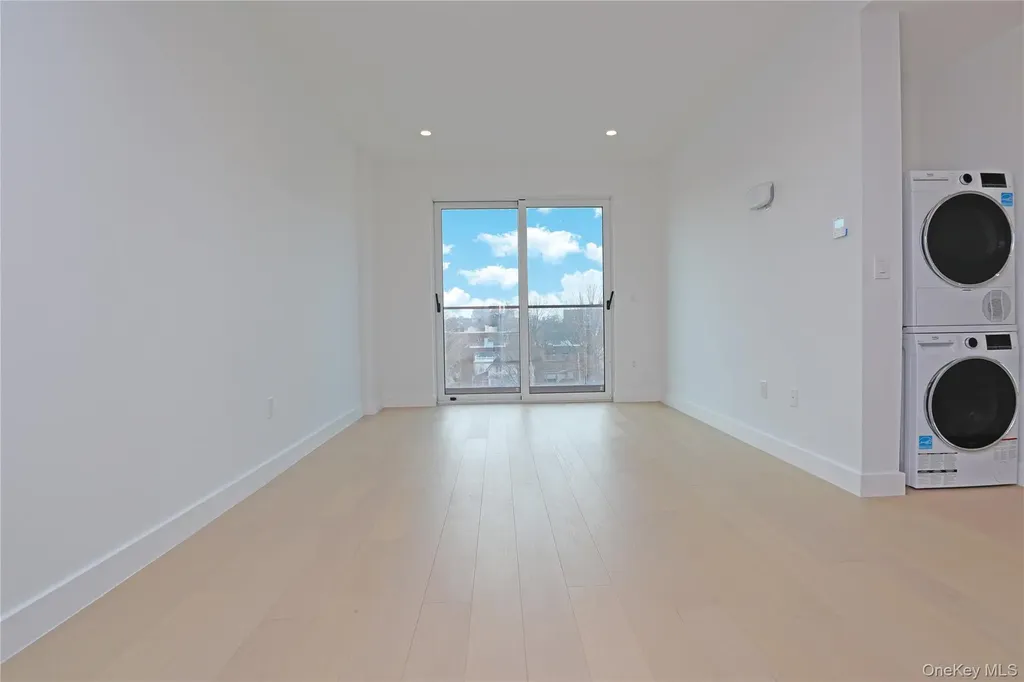 15002 Northern Bloulevard Flushing NY 11354
