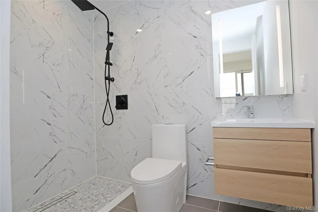 15002 Northern Bloulevard Flushing NY 11354