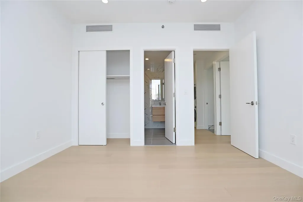 15002 Northern Bloulevard Flushing NY 11354