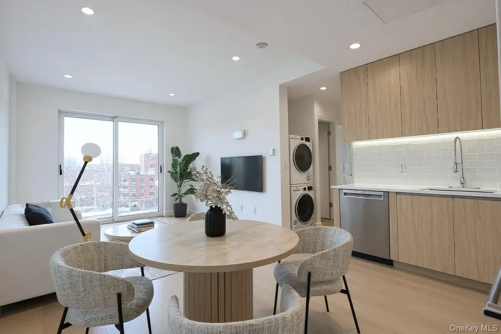 15002 Northern Bloulevard Flushing NY 11354