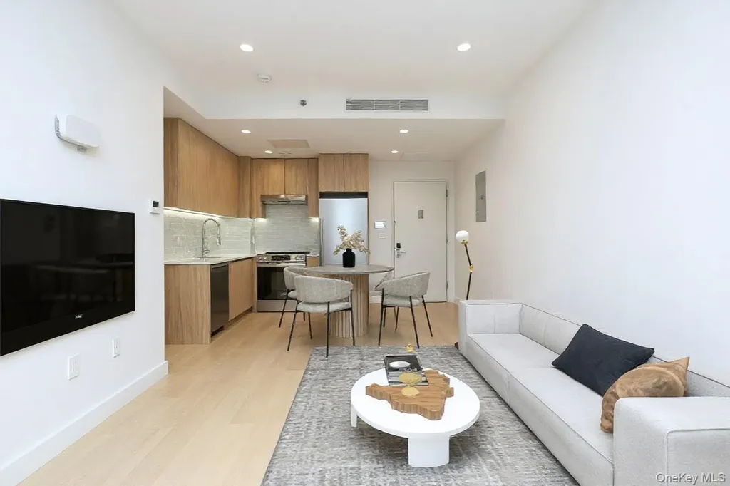 15002 Northern Bloulevard Flushing NY 11354