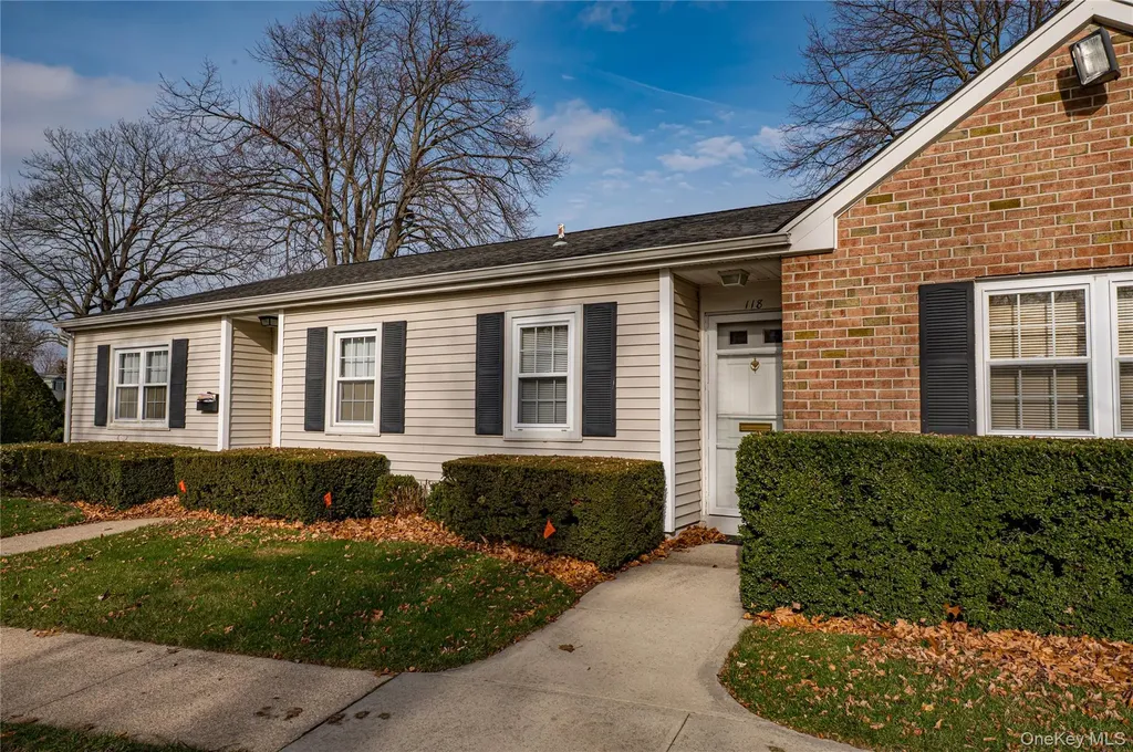 118 Harbor S Amityville NY 11701