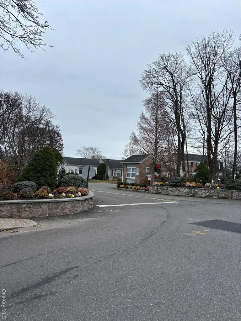 118 Harbor S Amityville NY 11701