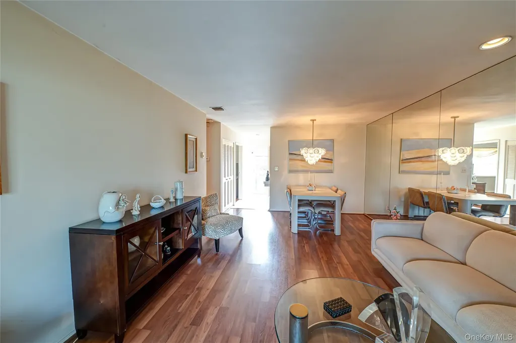 118 Harbor S Amityville NY 11701