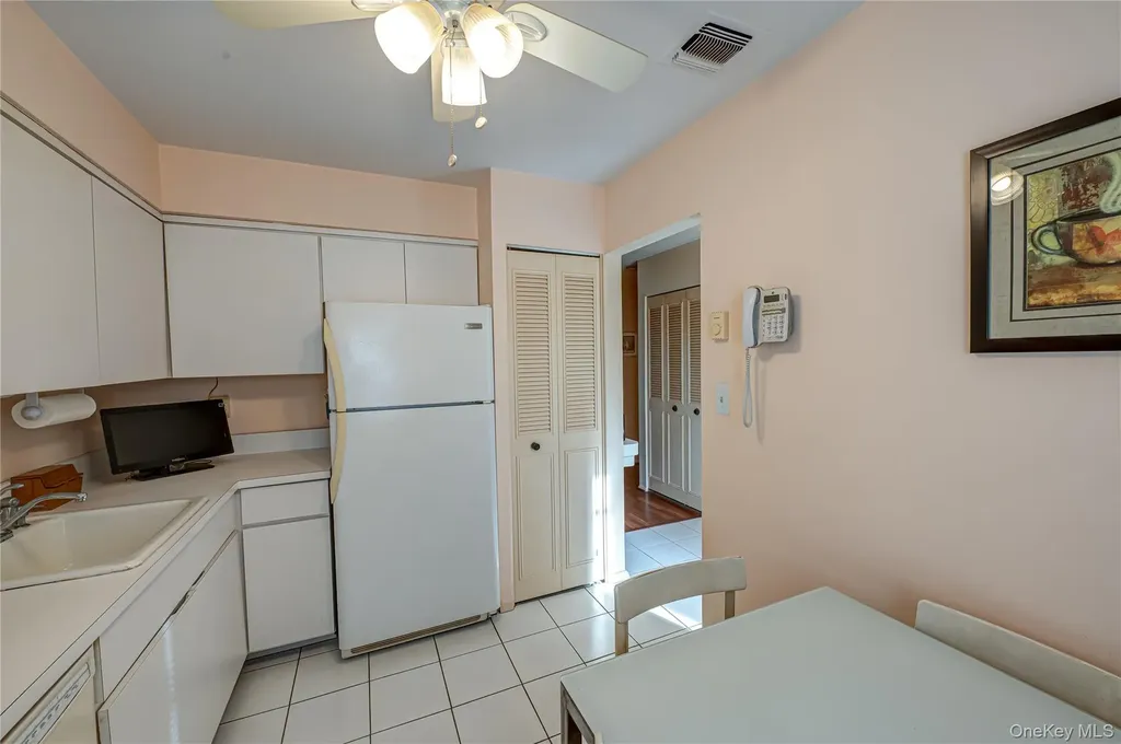 118 Harbor S Amityville NY 11701