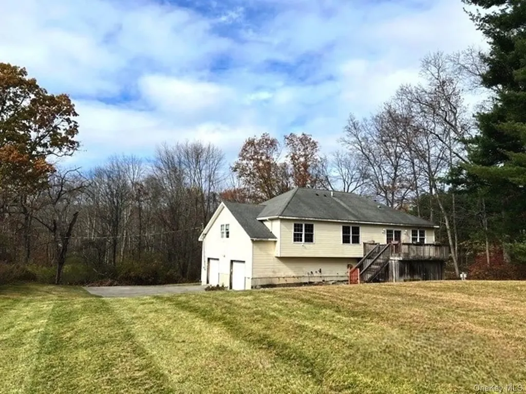 24 Sedgewick Road Poughkeepsie NY 12603