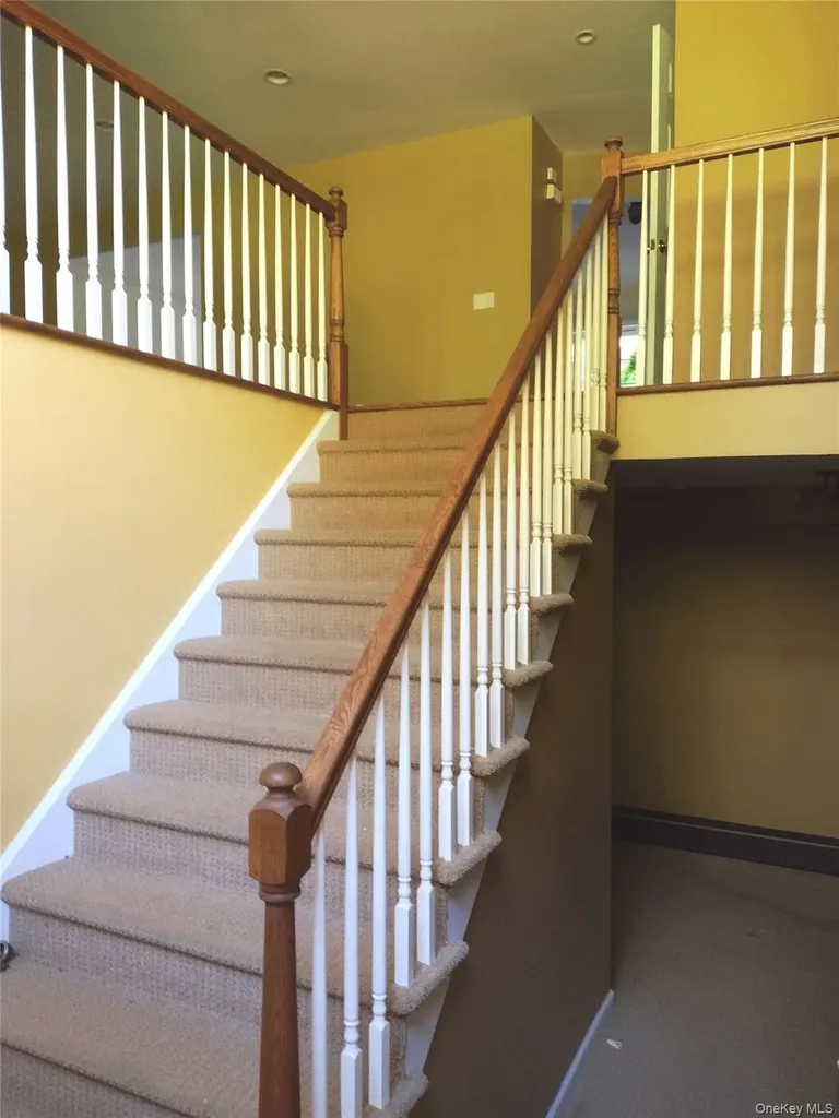 24 Sedgewick Road Poughkeepsie NY 12603