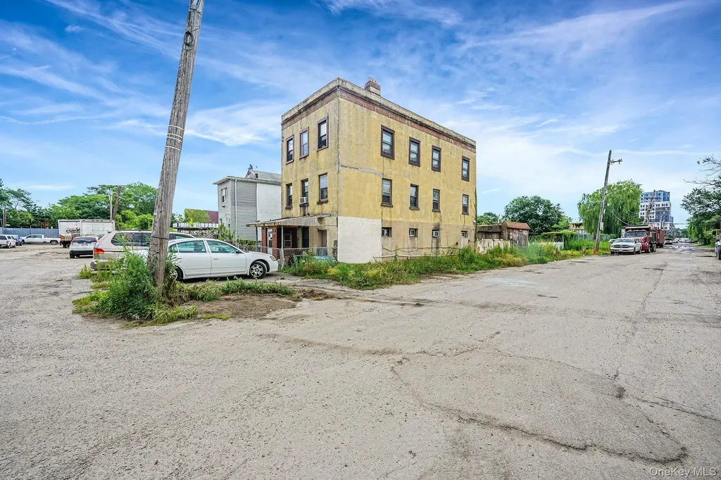 7602 Blake Avenue Howard Beach NY 11414