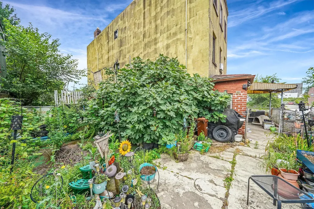 7602 Blake Avenue Howard Beach NY 11414