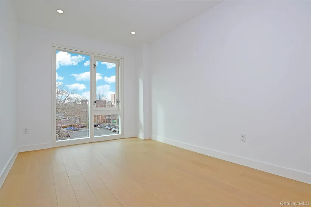 15002 Northern Bloulevard Flushing NY 11354