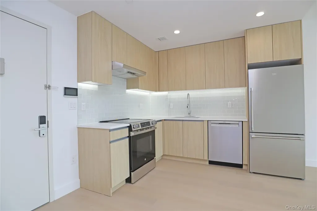 15002 Northern Bloulevard Flushing NY 11354